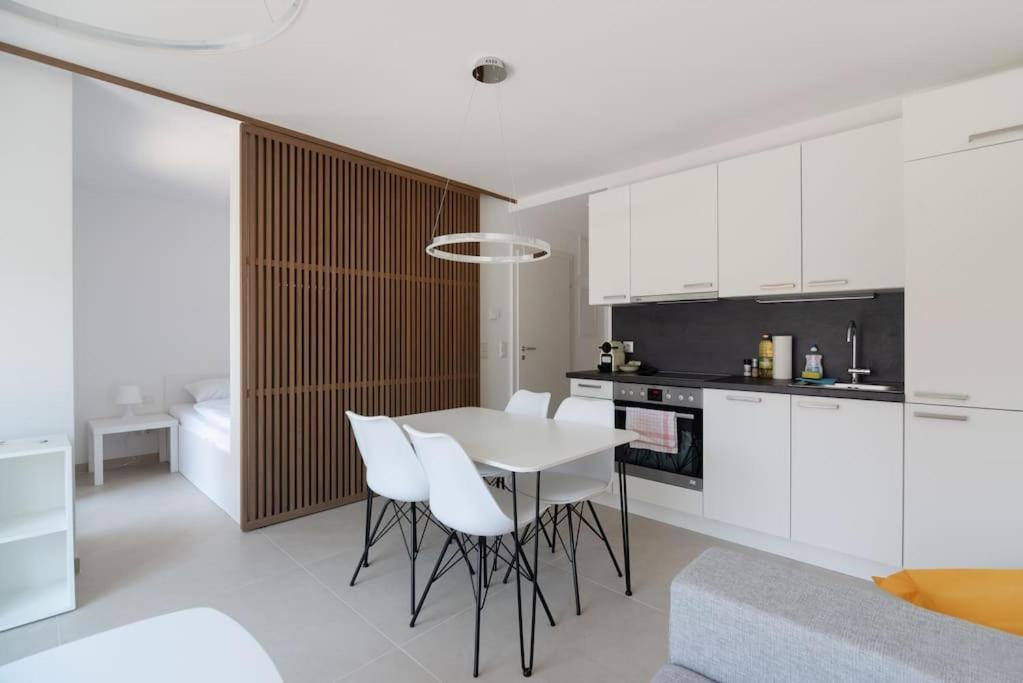 Neu Und Hell In Zentraler Ruhelage Mit Parkplatz Apartment Vienna Exterior photo