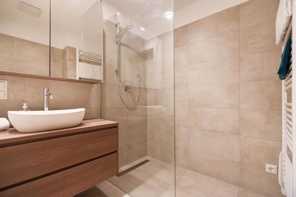 Neu Und Hell In Zentraler Ruhelage Mit Parkplatz Apartment Vienna Exterior photo