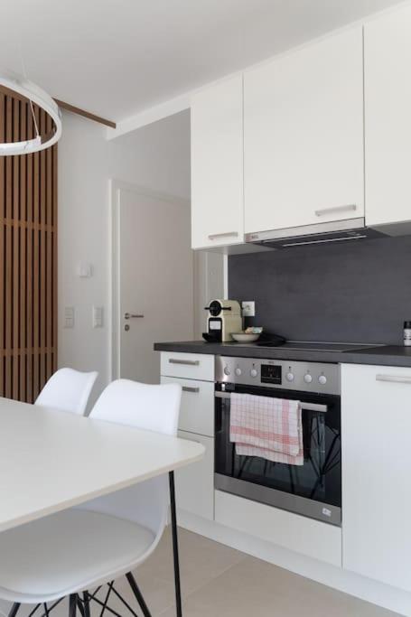 Neu Und Hell In Zentraler Ruhelage Mit Parkplatz Apartment Vienna Exterior photo