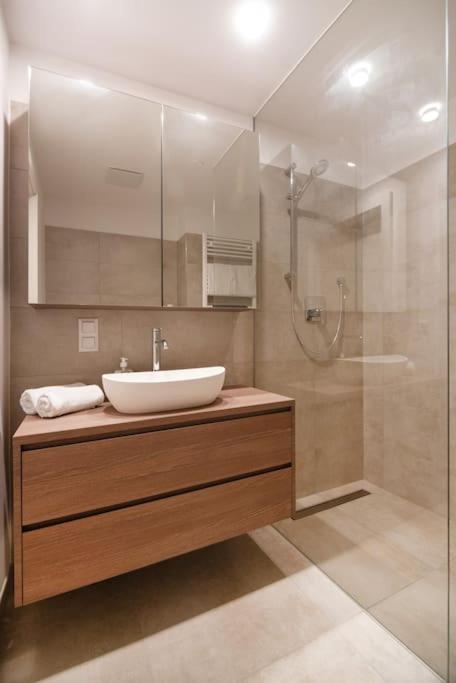 Neu Und Hell In Zentraler Ruhelage Mit Parkplatz Apartment Vienna Exterior photo