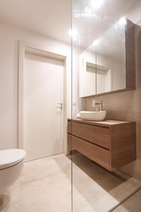 Neu Und Hell In Zentraler Ruhelage Mit Parkplatz Apartment Vienna Exterior photo